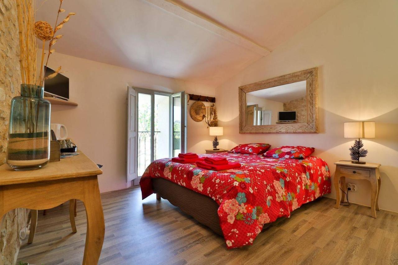 Le Mas De La Calade Bed & Breakfast