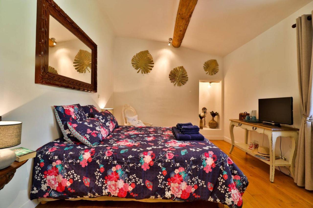 Le Mas De La Calade Bed & Breakfast *