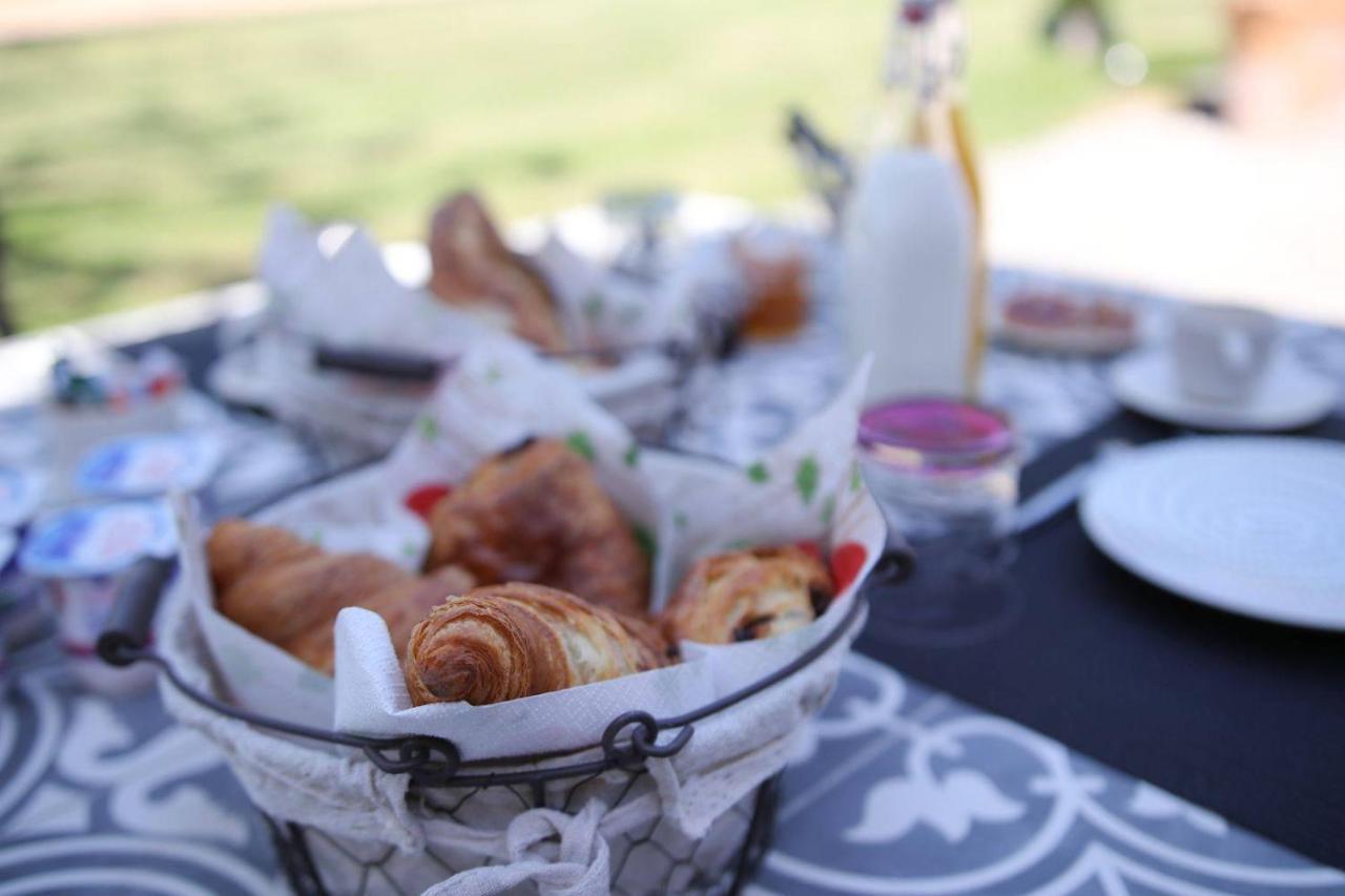 Le Mas De La Calade Bed & Breakfast *