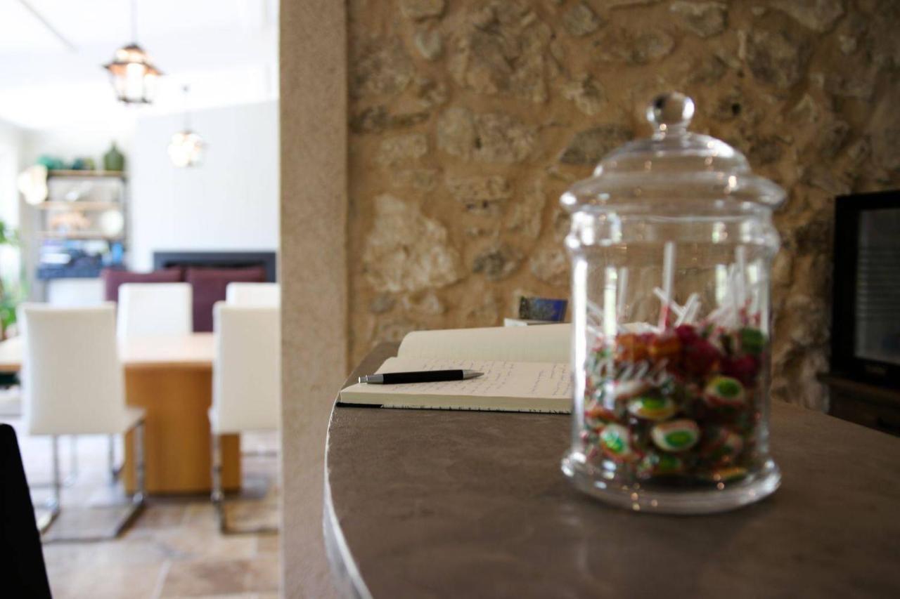 Le Mas De La Calade Bed & Breakfast